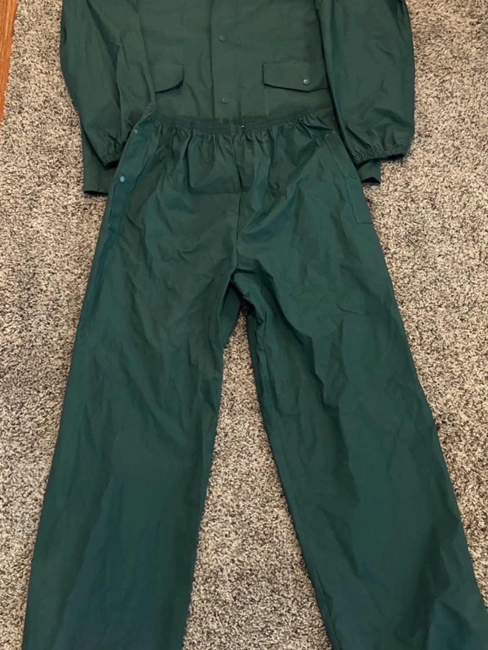 Columbia Men’s Dark Green Rain Coat and Pants Set-Large